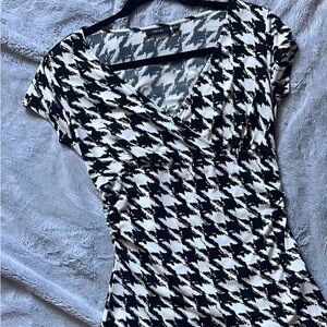 Stylish Black and White Houndstooth Tank Top